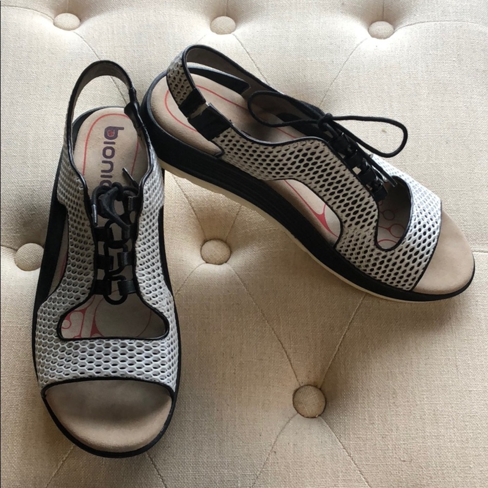 Bionica wedge sandals